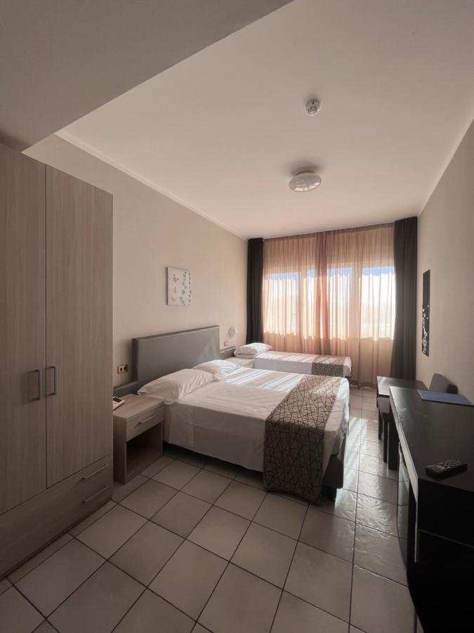 Hotel Letizia ฟอลลอนนีกา ภายนอก รูปภาพ
