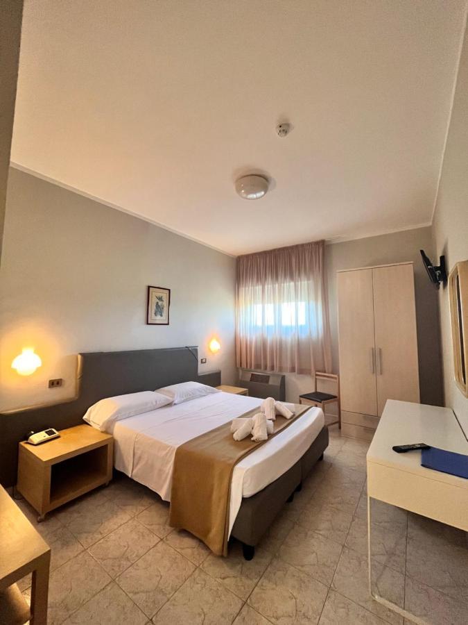Hotel Letizia ฟอลลอนนีกา ภายนอก รูปภาพ