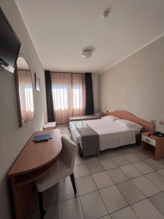 Hotel Letizia ฟอลลอนนีกา ภายนอก รูปภาพ
