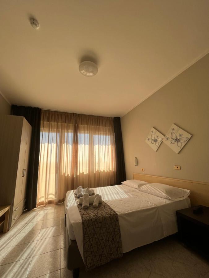 Hotel Letizia ฟอลลอนนีกา ภายนอก รูปภาพ