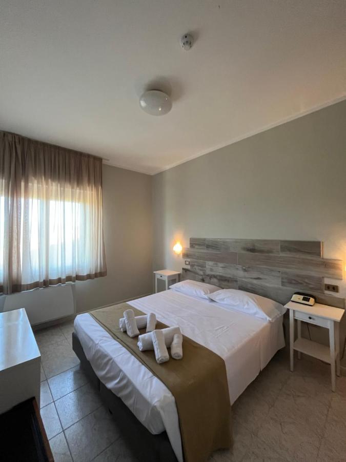 Hotel Letizia ฟอลลอนนีกา ภายนอก รูปภาพ