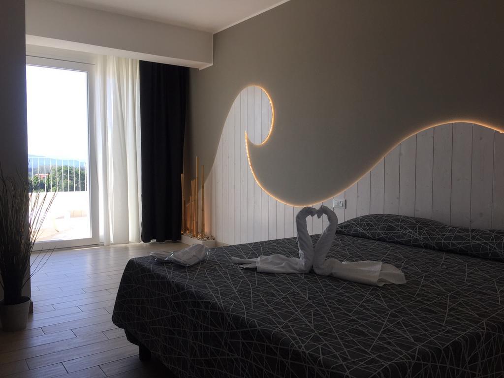 Hotel Letizia ฟอลลอนนีกา ภายนอก รูปภาพ