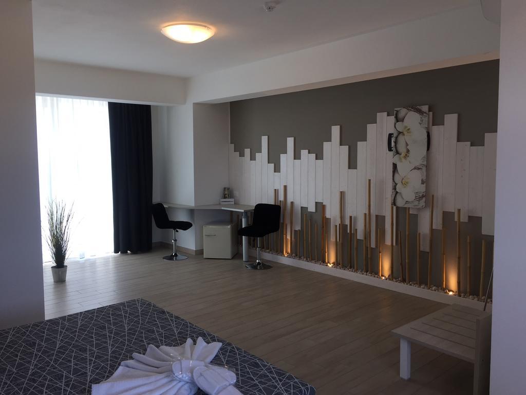 Hotel Letizia ฟอลลอนนีกา ภายนอก รูปภาพ