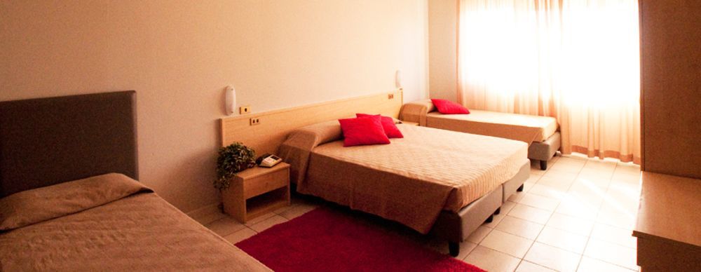 Hotel Letizia ฟอลลอนนีกา ภายนอก รูปภาพ